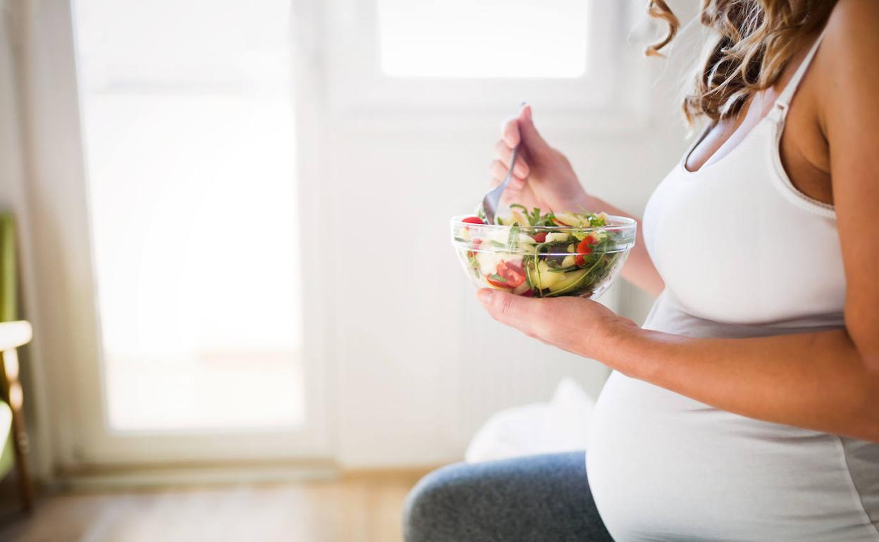 Estos Son Los Alimentos Y Bebidas Que Debes Evitar Si Estás Embarazada La Verdad